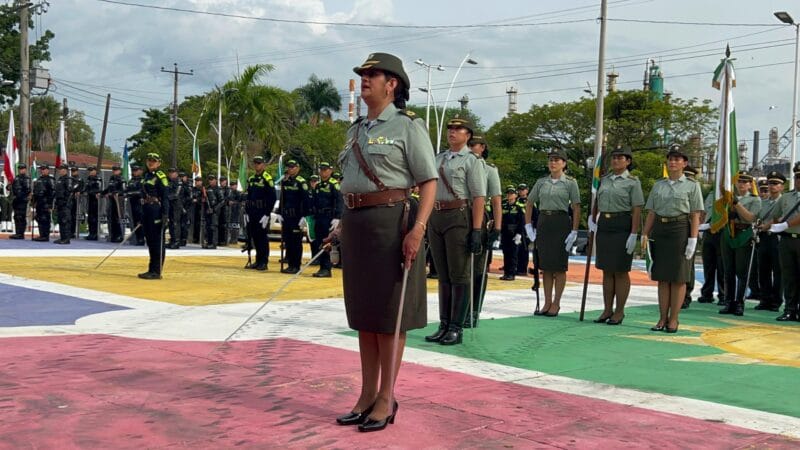 ¡Por primera vez en la historia, una mujer es comandante del Departamento de Policía Magdalena Medio!