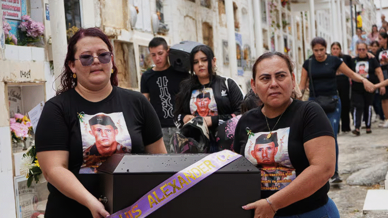 19 años después, dos familias de Santander reciben los restos de sus seres queridos víctimas de falsos positivos