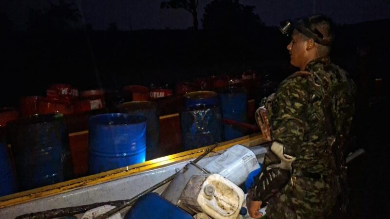 Ejército incautó 250 galones de combustible y dos motores fuera de borda en zona rural de Simacota